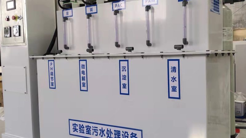 如何根据废气成分和排放标准选择合适的处理管道